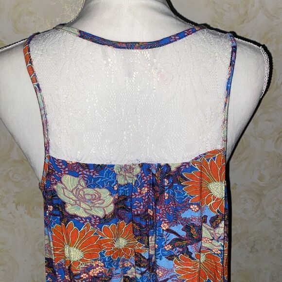 NWOT! Gilli Floral/Lace Tank Top - Picture 4 of 14